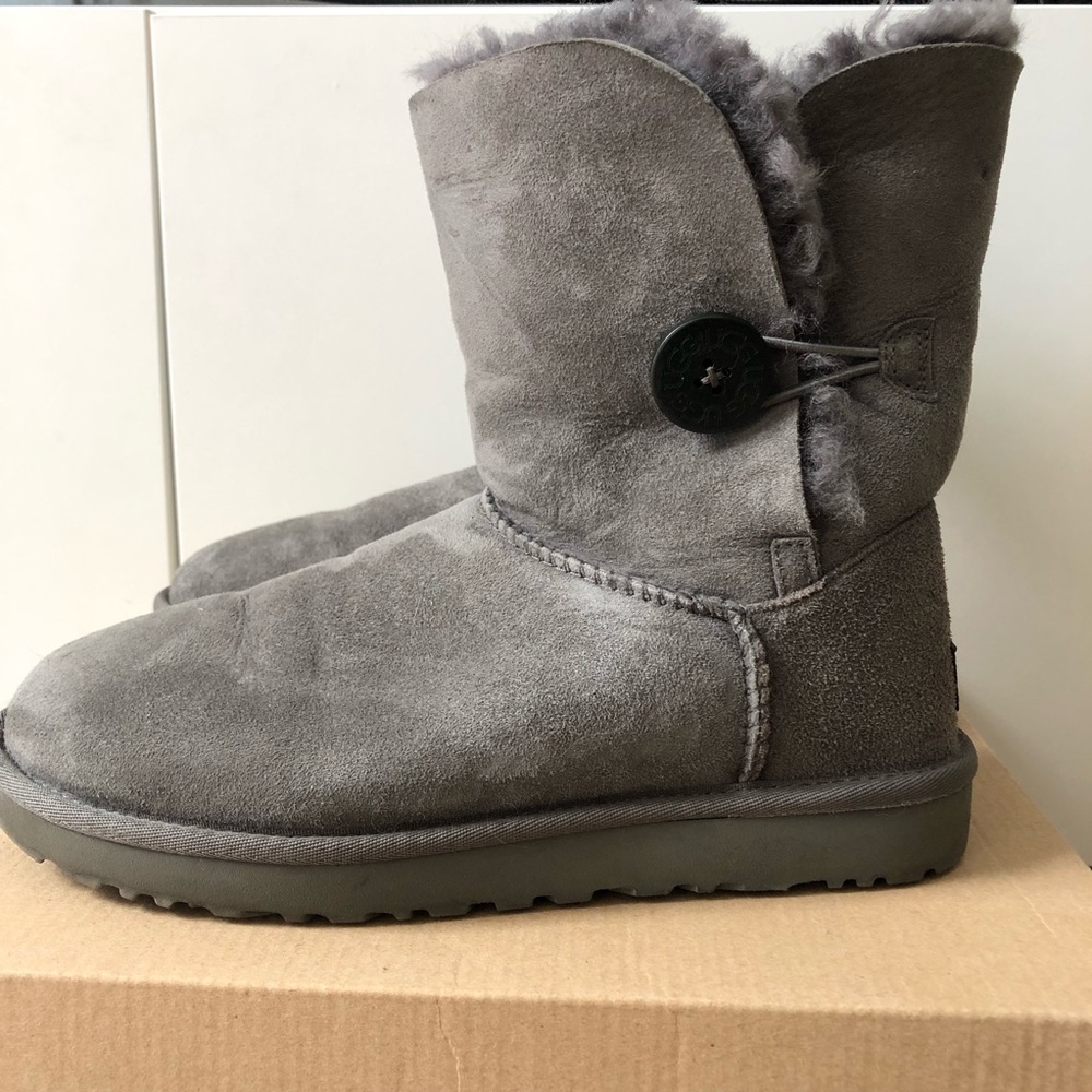 UGG Bailey Button II Grey Boots (8)